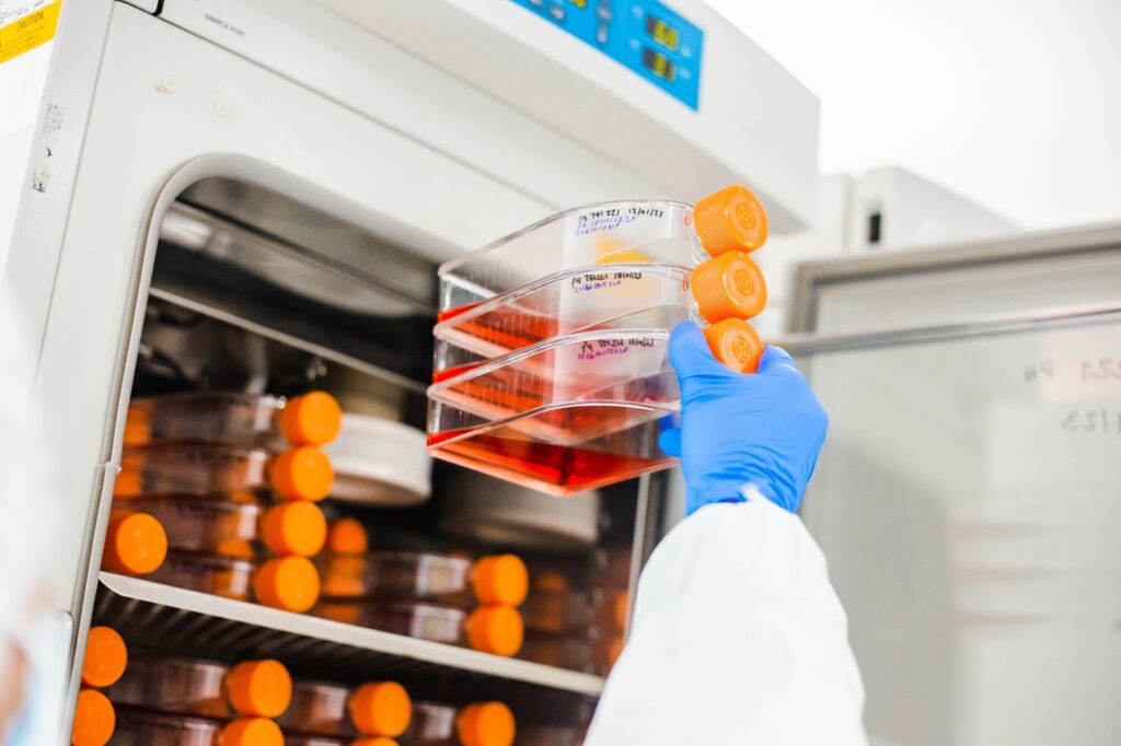 Exosomes vs Stem Cells: A Complete Guide to Regenerative Therapies