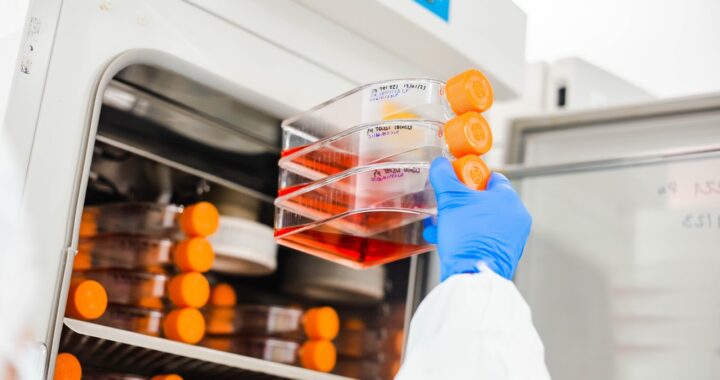 Exosomes vs Stem Cells: A Complete Guide to Regenerative Therapies