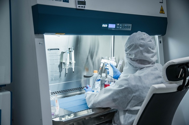 Exosomes vs Stem Cells: A Complete Guide to Regenerative Therapies